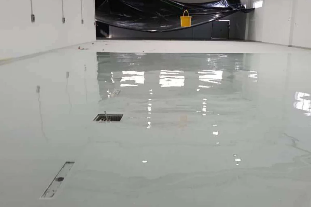 Sol en résine époxy réalisé sur un chantier ETBHGE